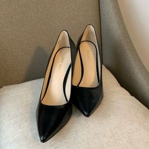 Nine West Classic Black Leather heels NWOT
